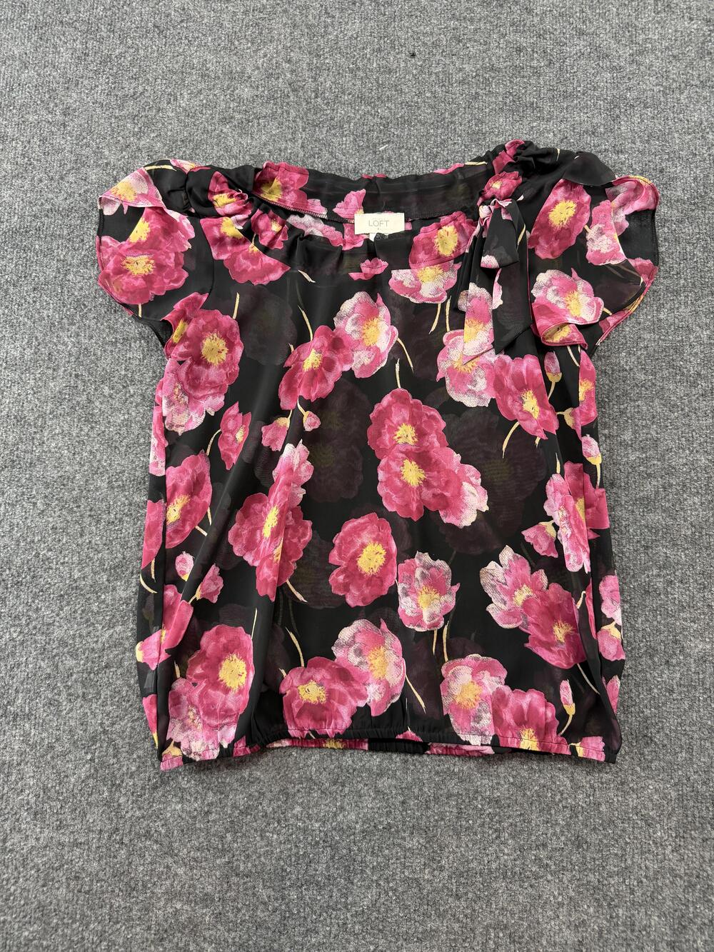 LOFT Blouse Womens XS Black Pink Floral Chiffon Flutter Sleeve Top Scoop Neck